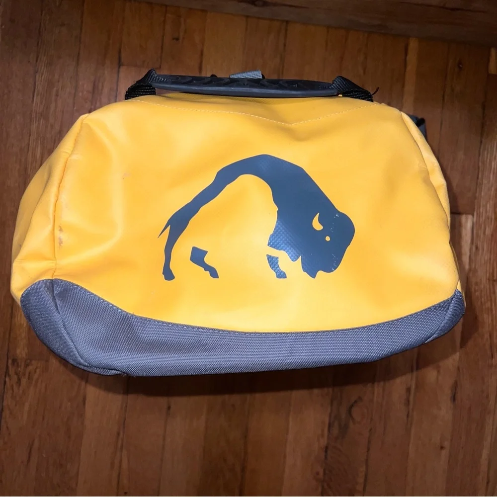 Tatonka Barrel XS Travel bag with removable shoulder strap. Excellent condition.